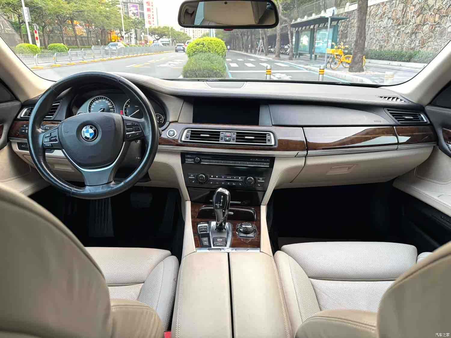 BMW 7 Series, 2011 11