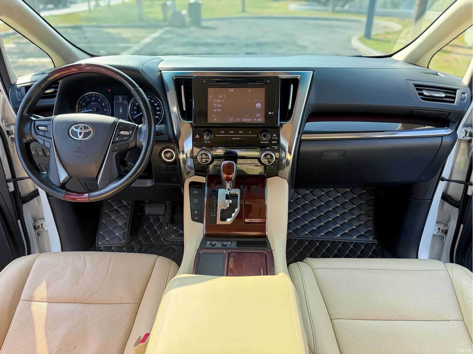 Toyota Alphard, 2017 10