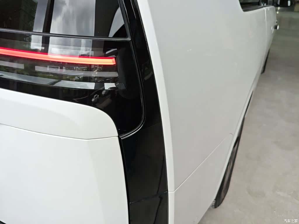 Li Auto MEGA, 2024 8