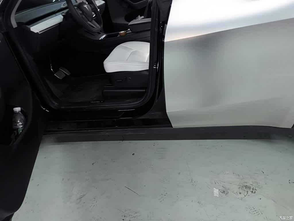 Tesla Model Y, 2023 22