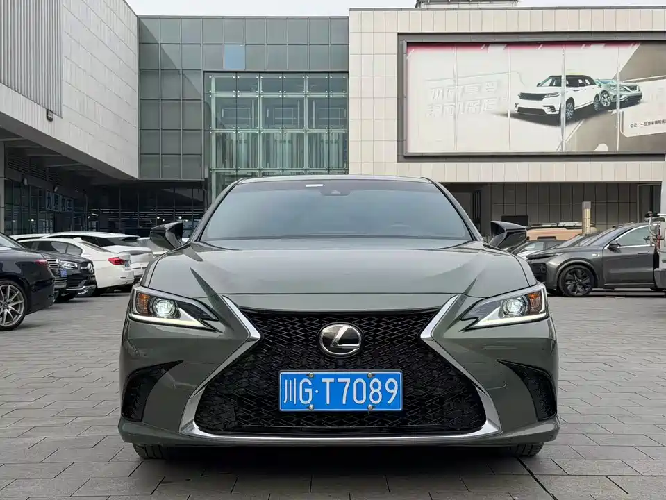 Lexus ES