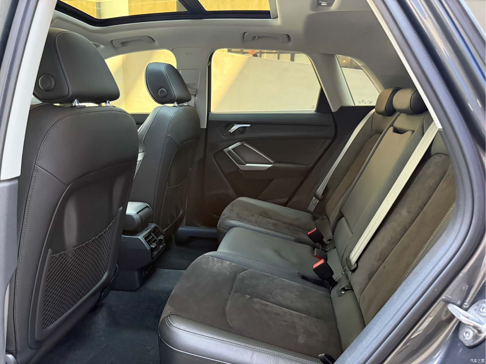 Audi Q3, 2022 10