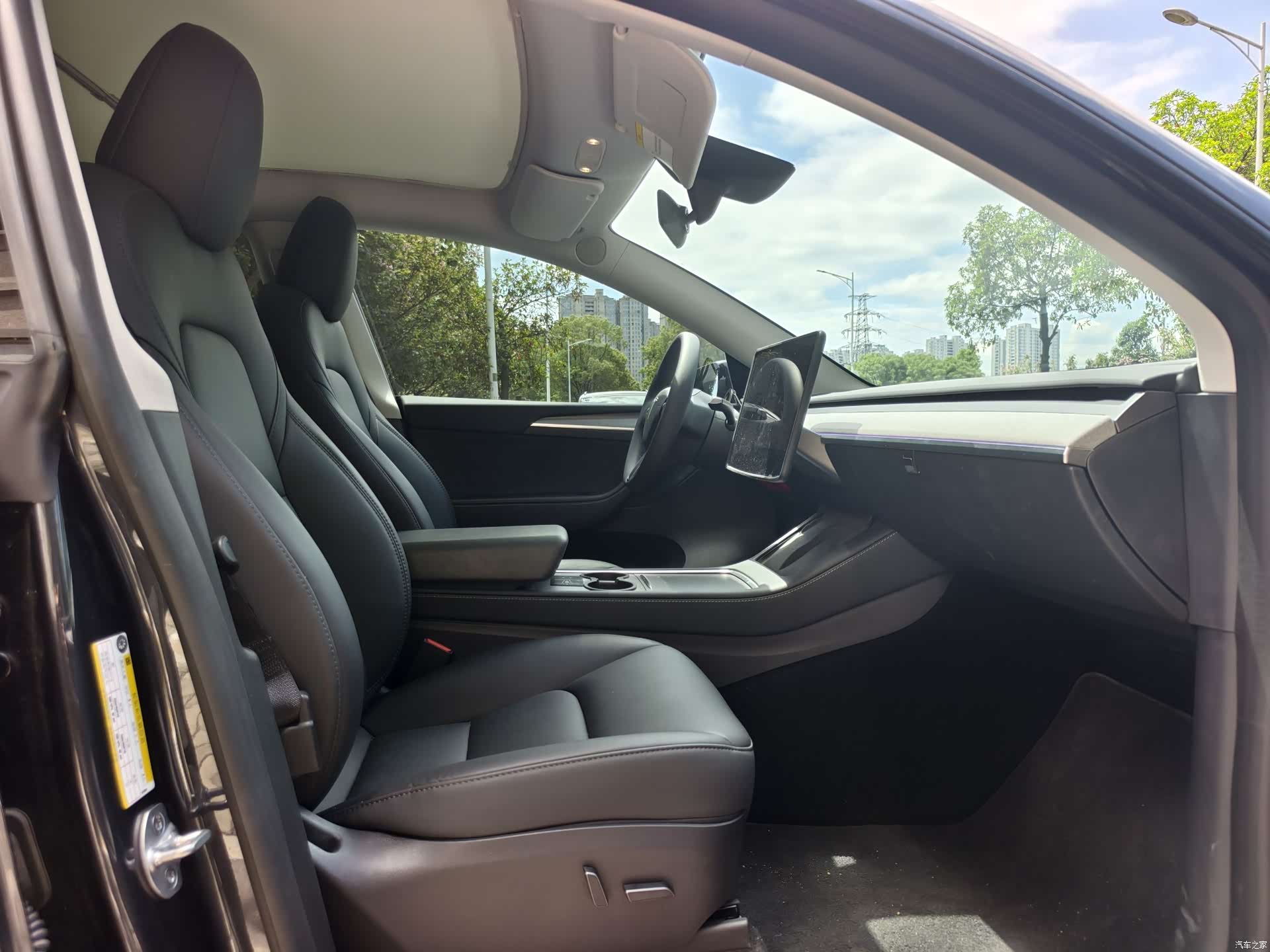 Tesla Model Y, 2025 9