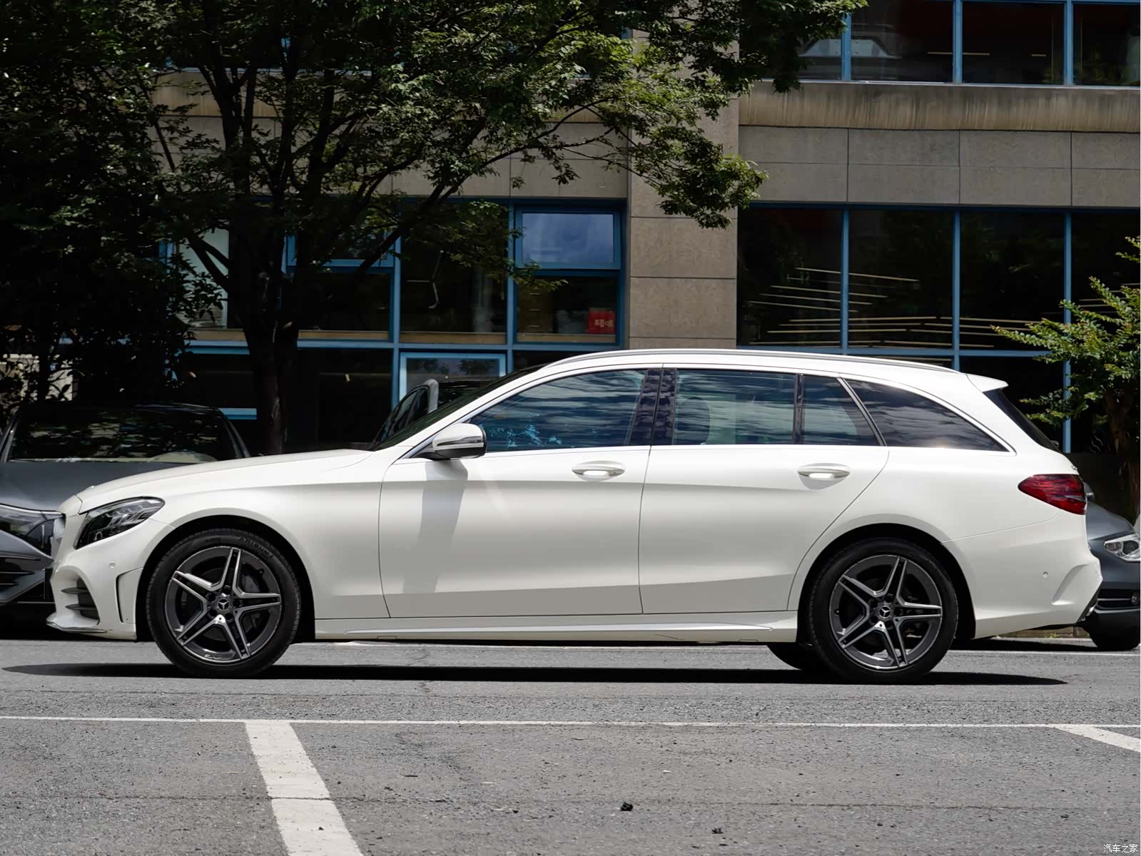 Mercedes-Benz C-Class, 2021 3