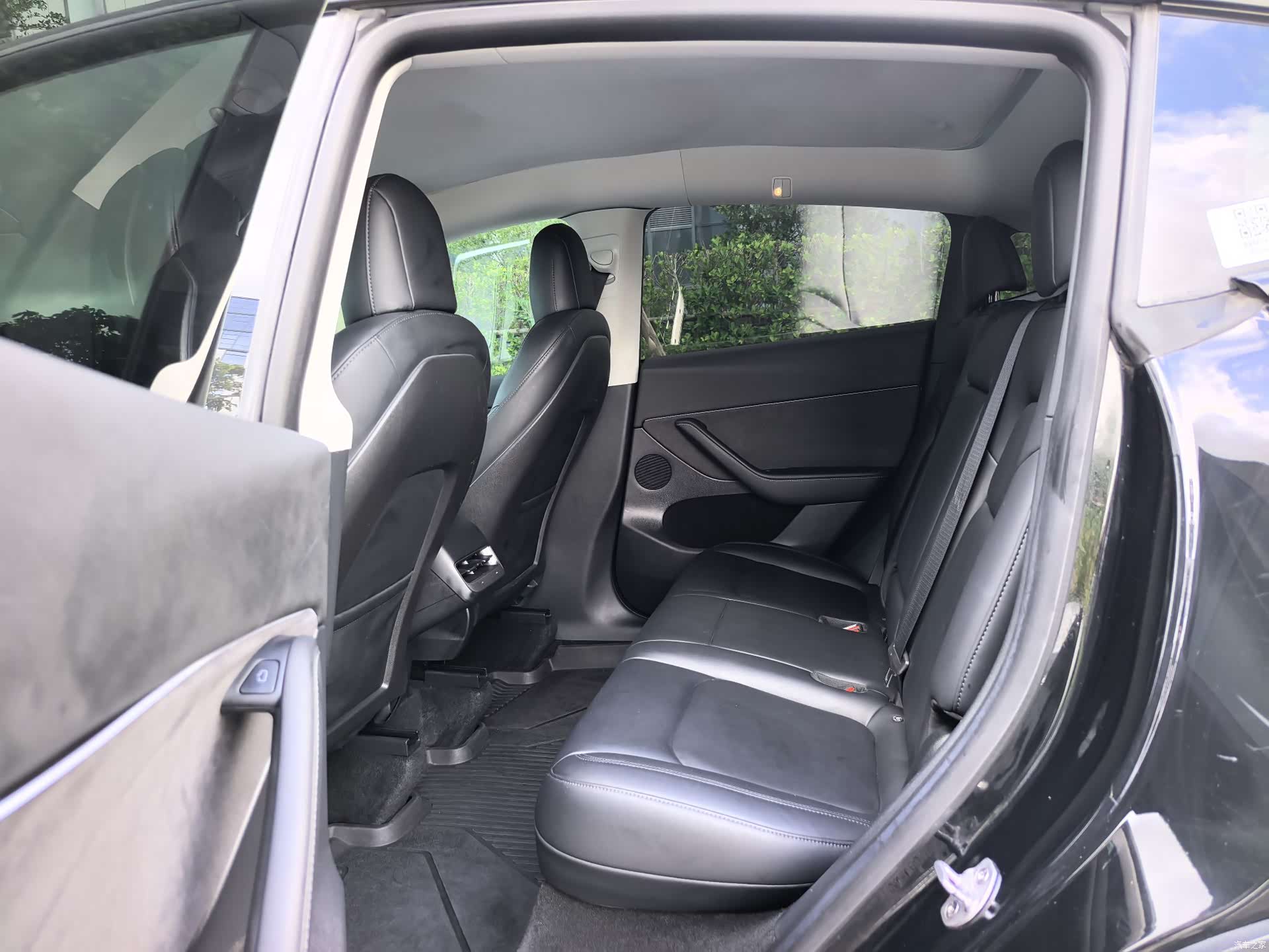 Tesla Model Y, 2022 15