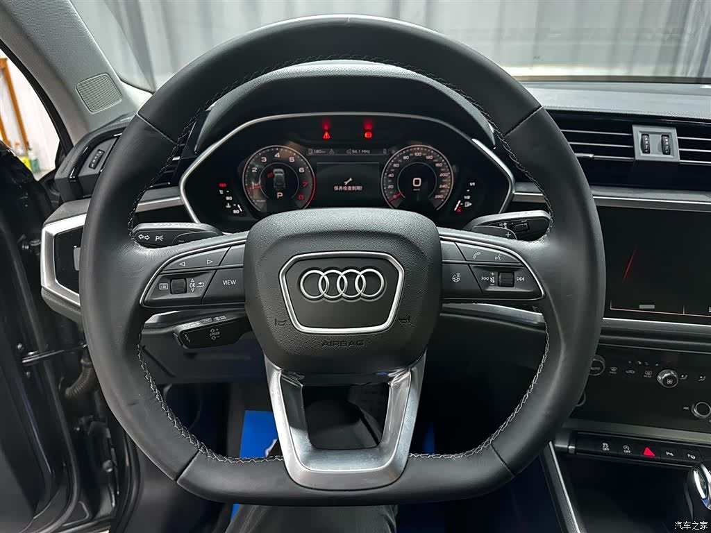 Audi Q3, 2023 13