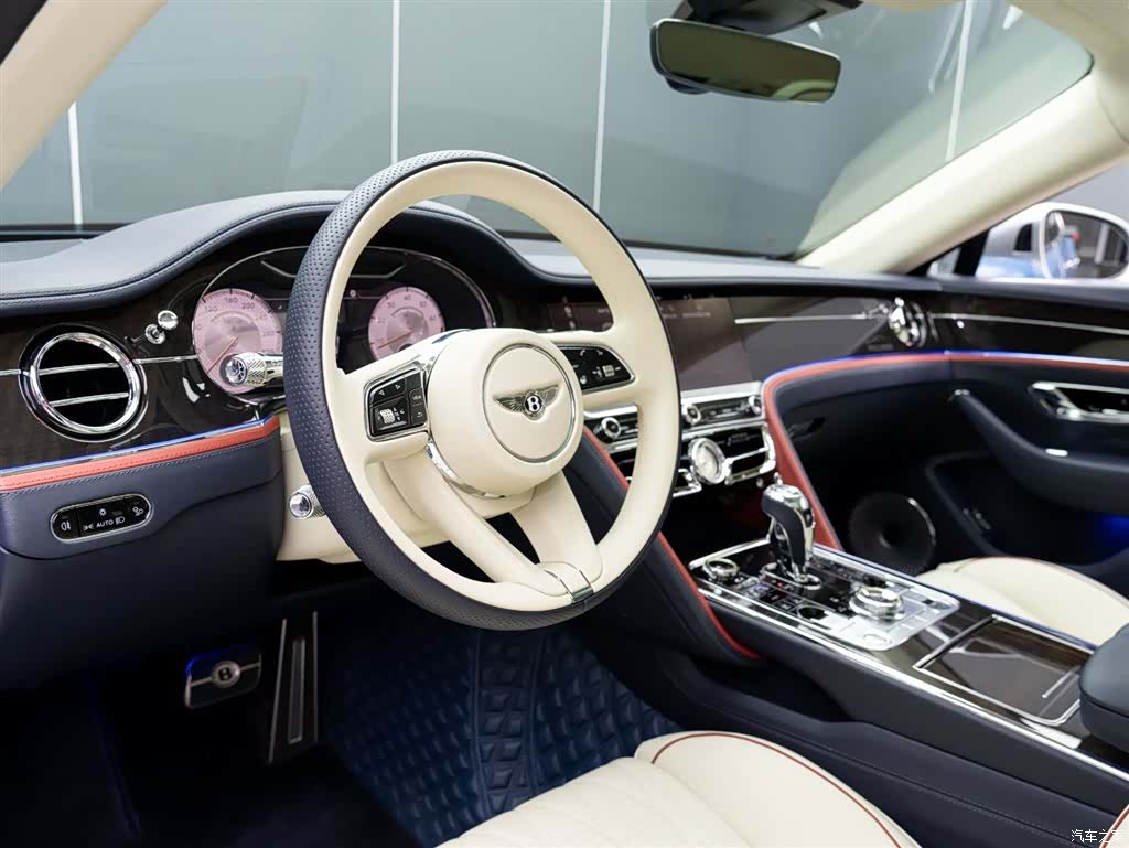 Bentley Flying Spur, 2023 12