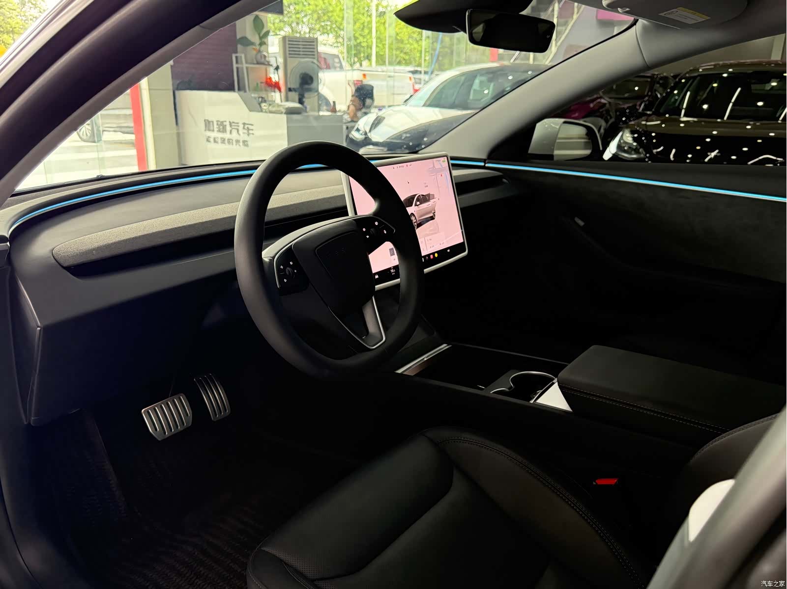 Tesla Model 3, 2025 12