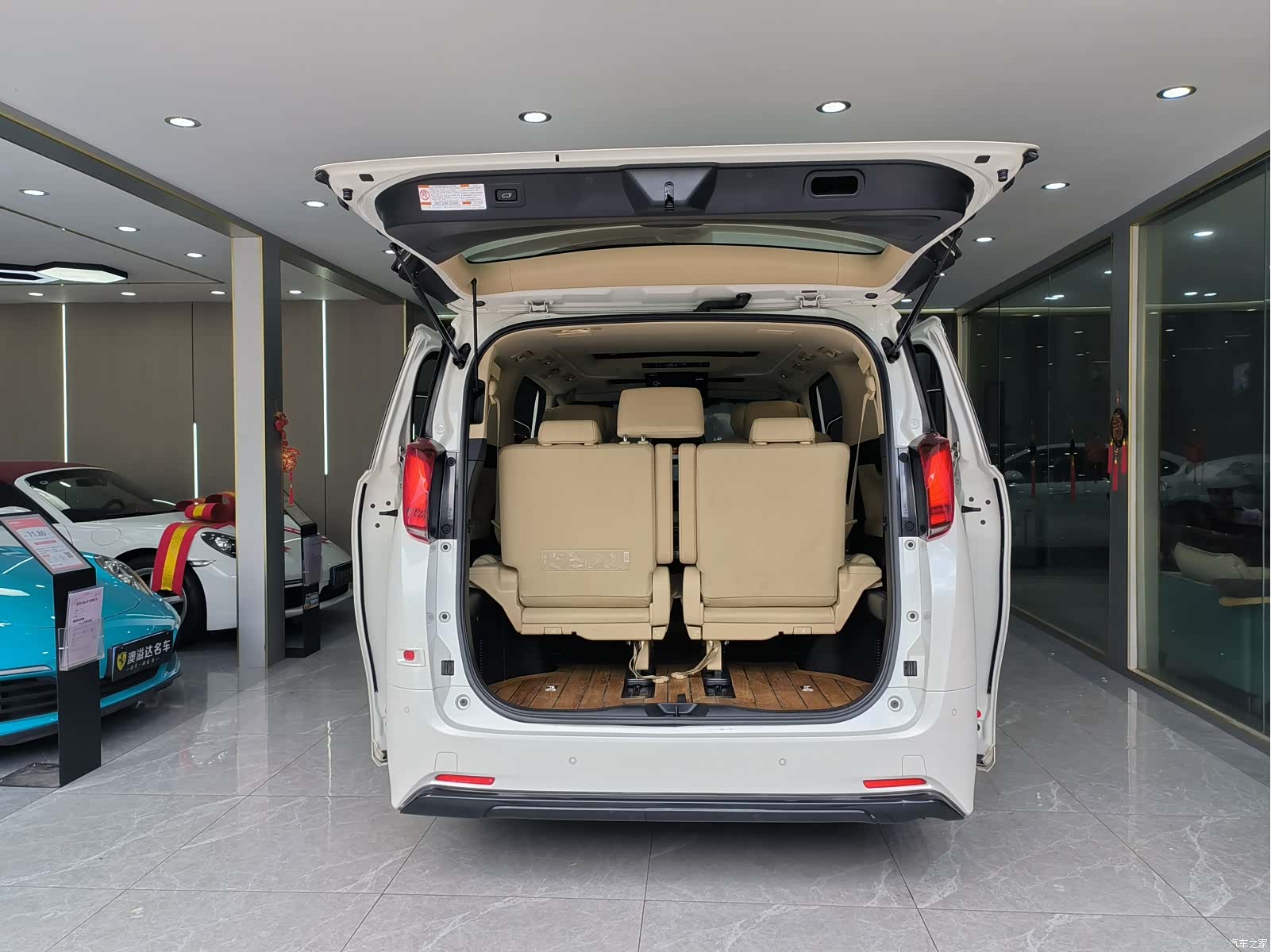 Toyota Alphard, 2021 21
