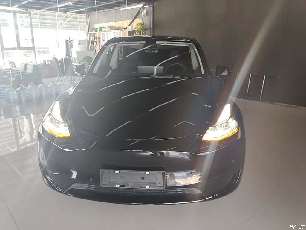 Tesla Model Y, 2022 3