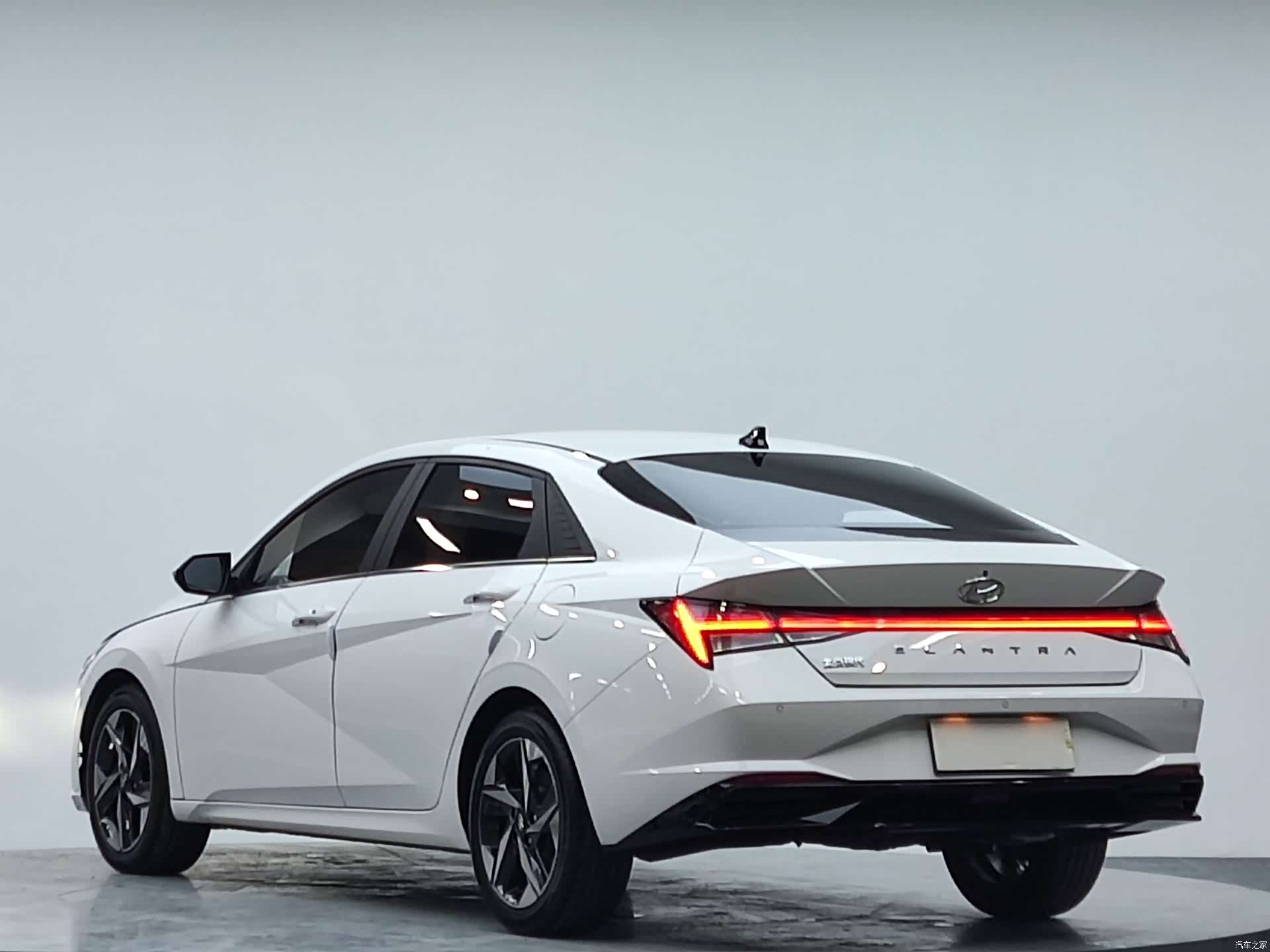 Hyundai Elantra, 2022 6