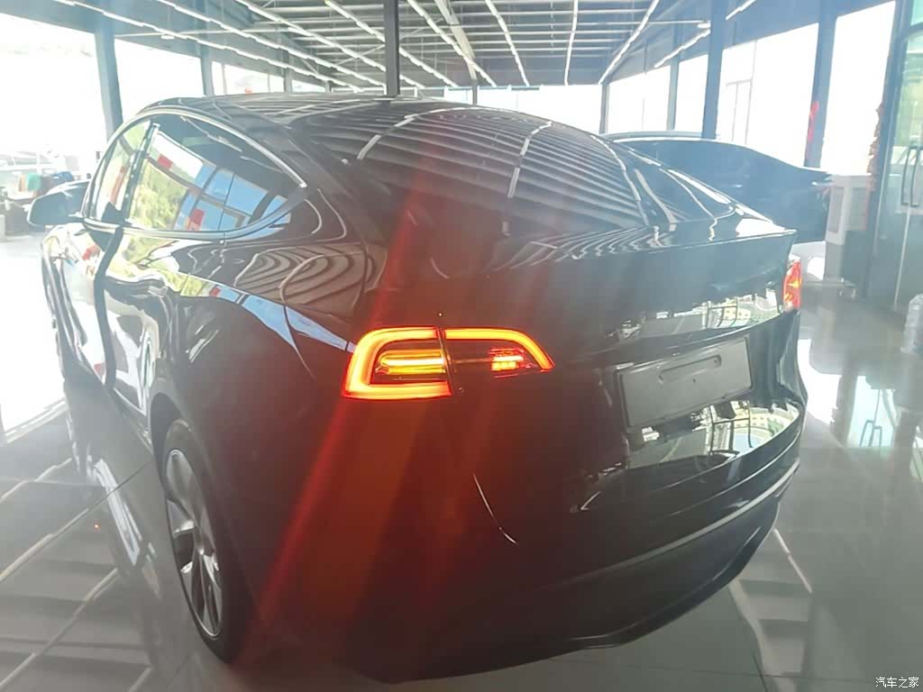 Tesla Model Y, 2022 все фото