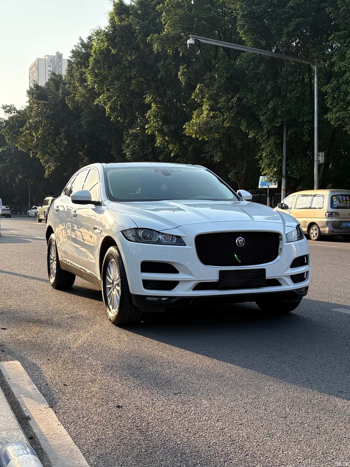 Jaguar F-PACE, 2018 3