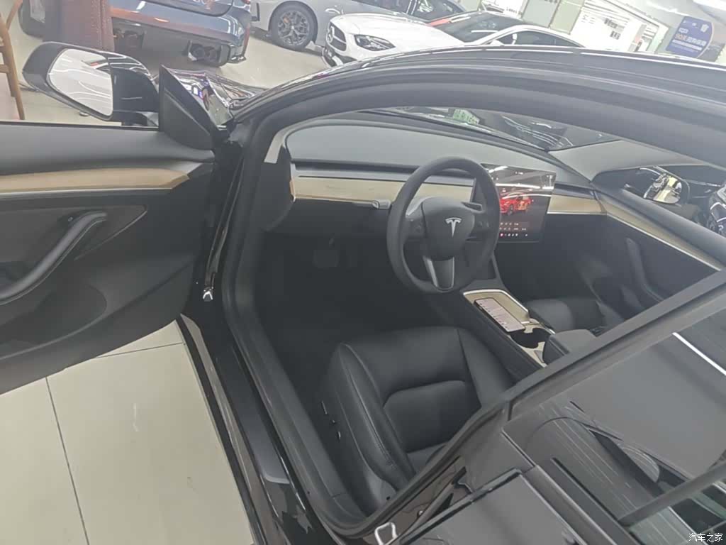 Tesla Model 3, 2023 16
