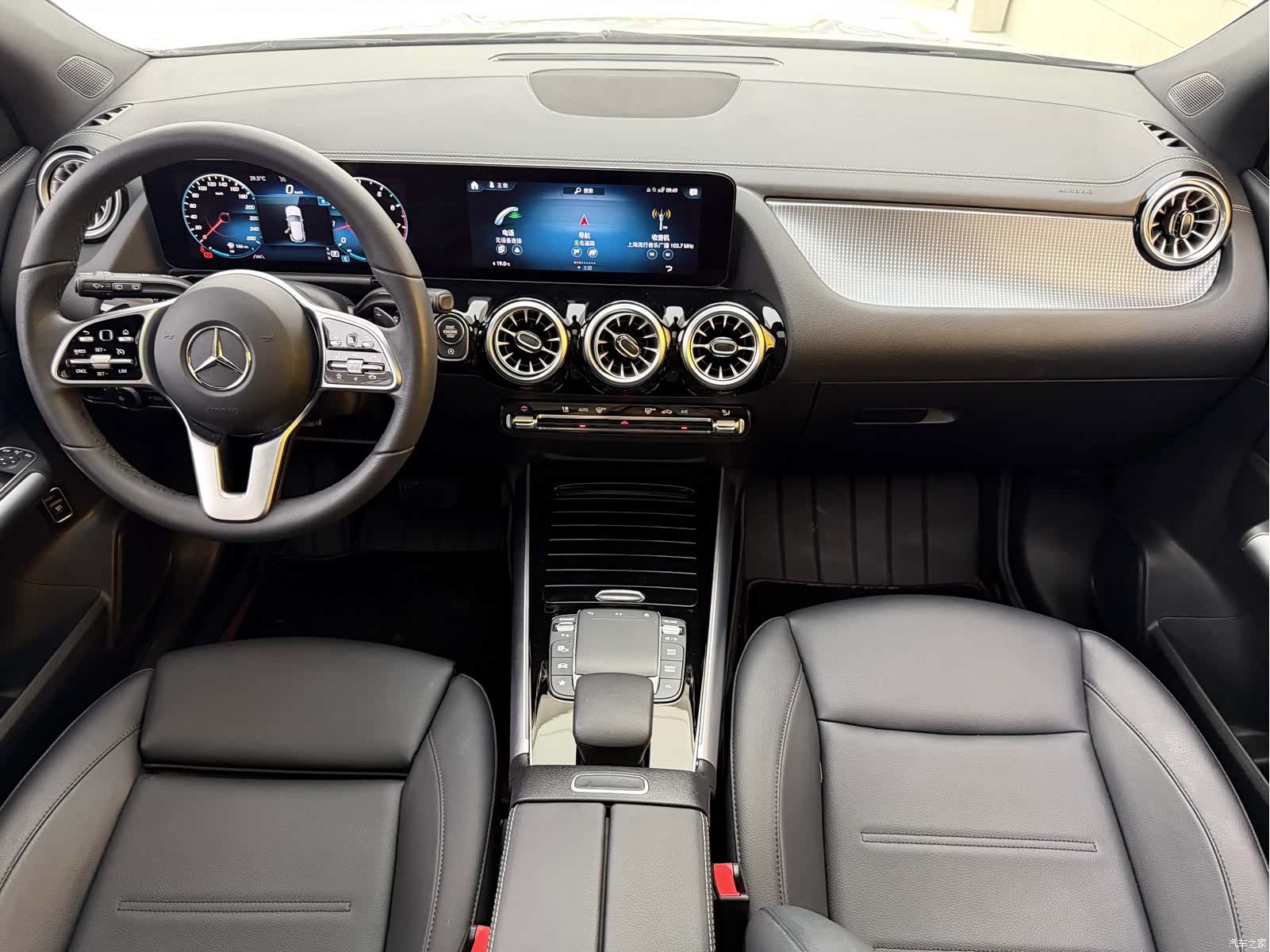 Mercedes-Benz GLA, 2022 13
