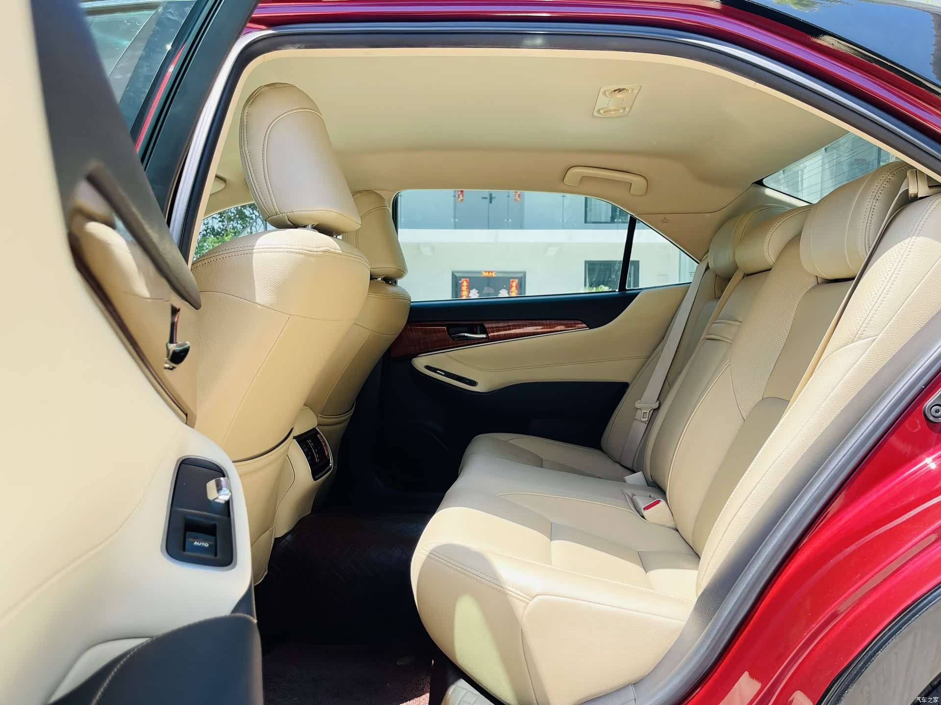 Toyota Crown, 2017 4