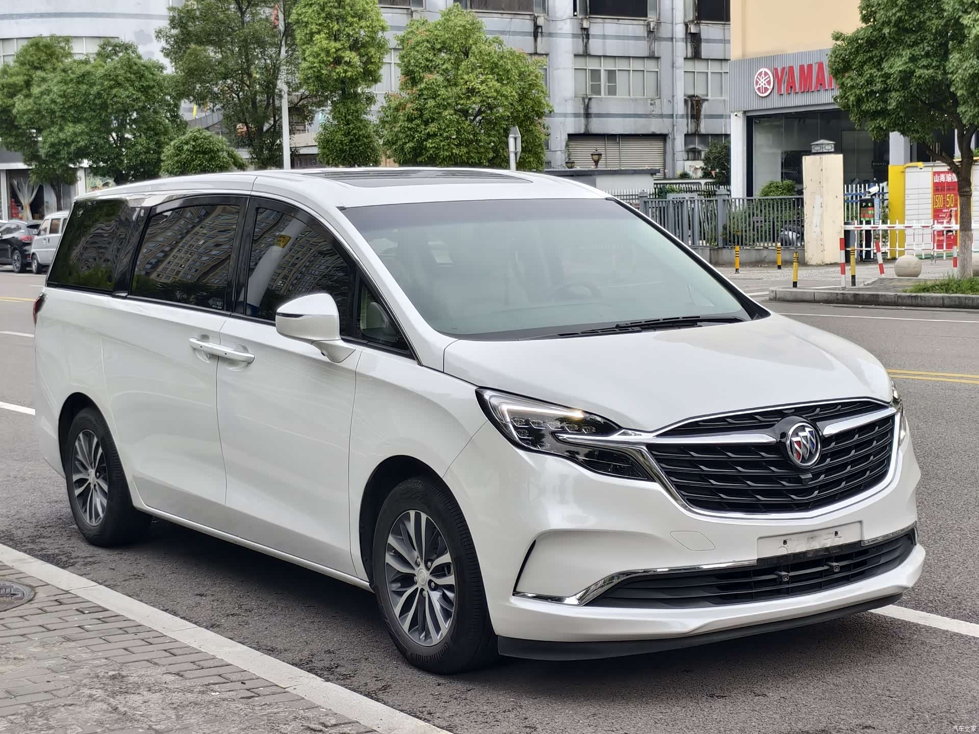 Buick GL8, 2022 3