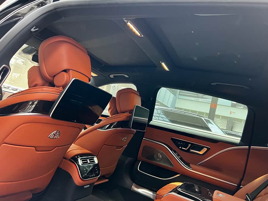 Mercedes-Benz Maybach S-Class 2024, фото 14