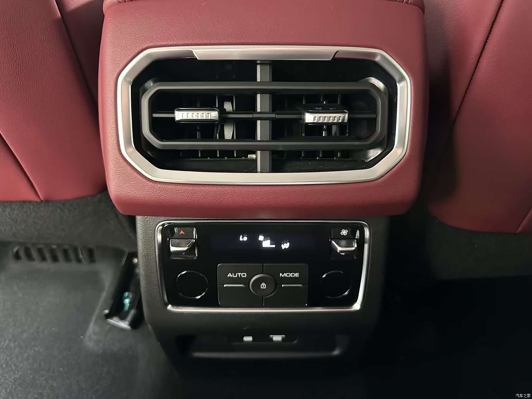 Tank 400, 2024 12