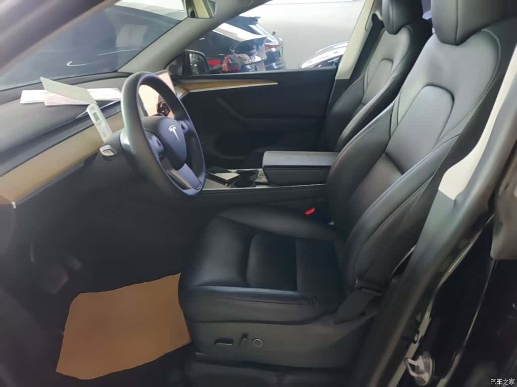 Tesla Model Y, 2023 15