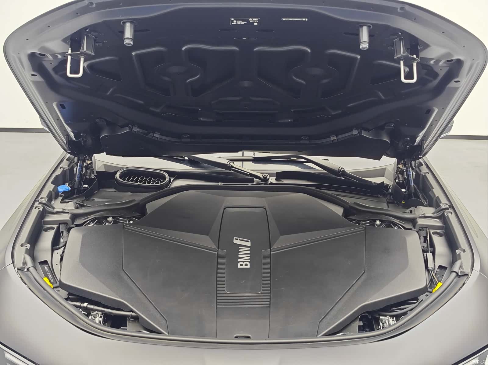 BMW i7, 2023 11