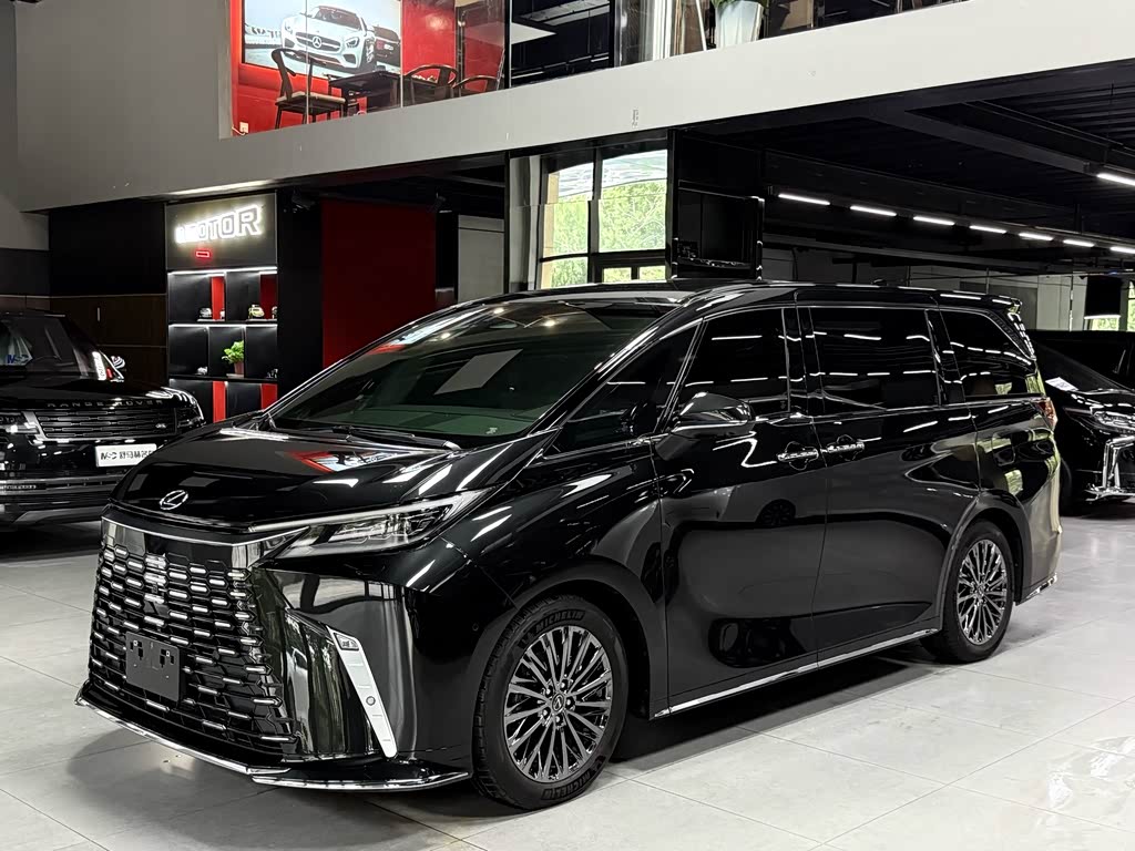 Lexus LM