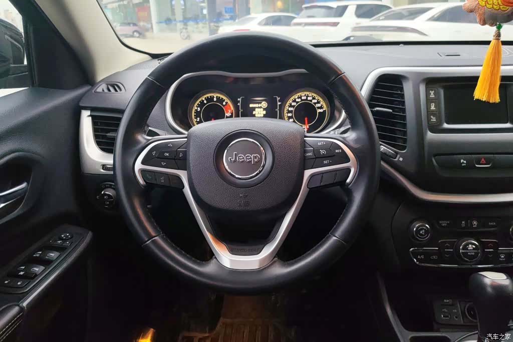 Jeep Cherokee, 2016 15