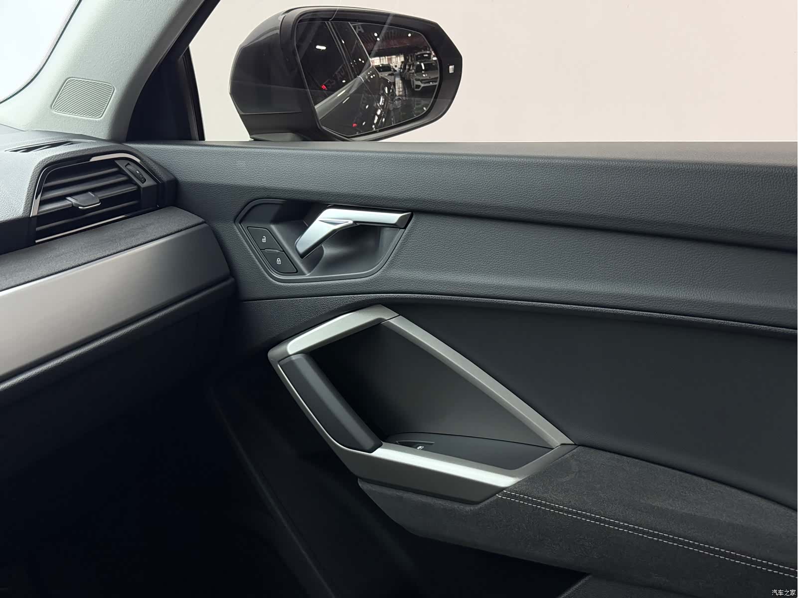 Audi Q3, 2022 11