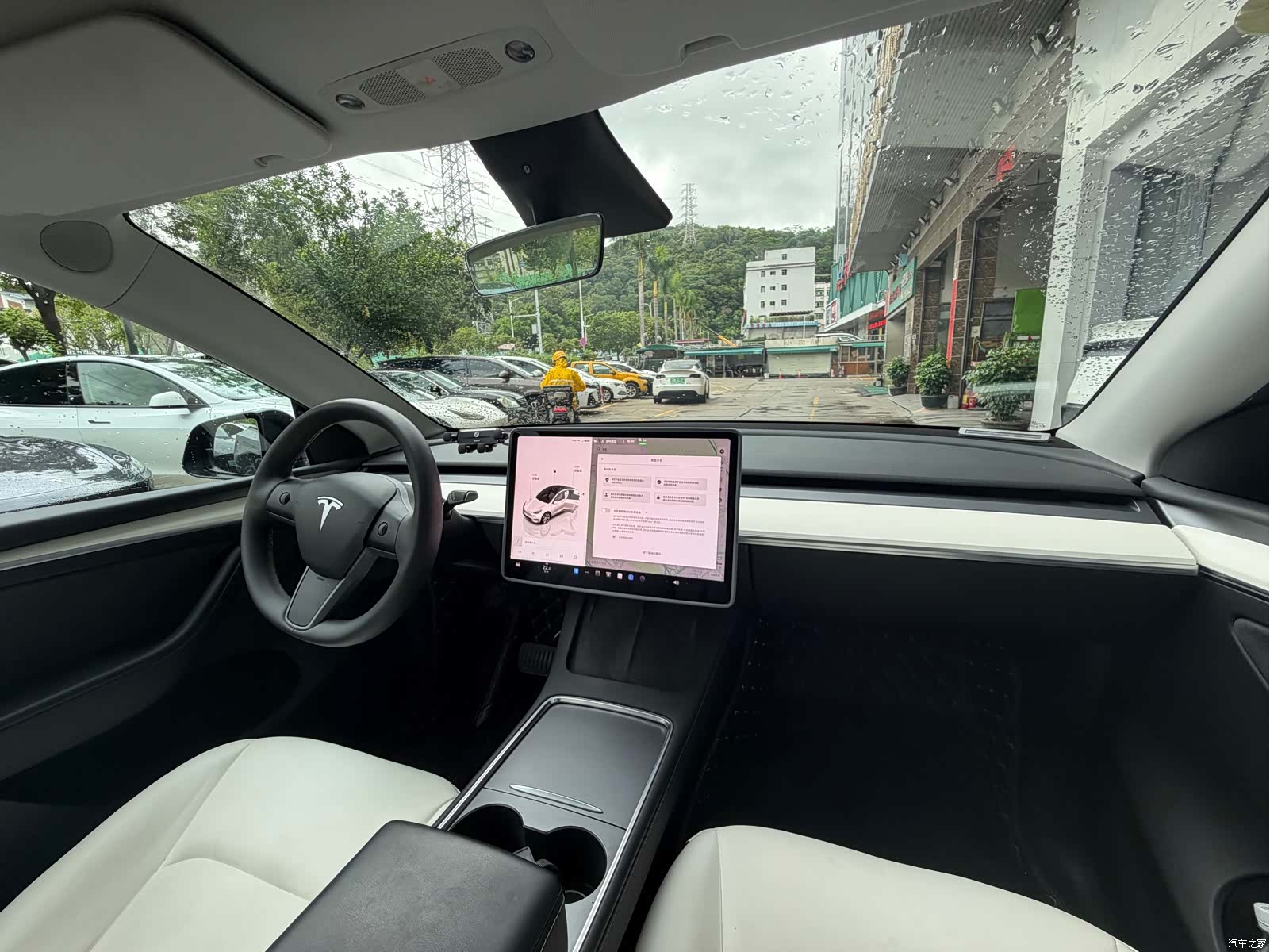 Tesla Model Y, 2023 12