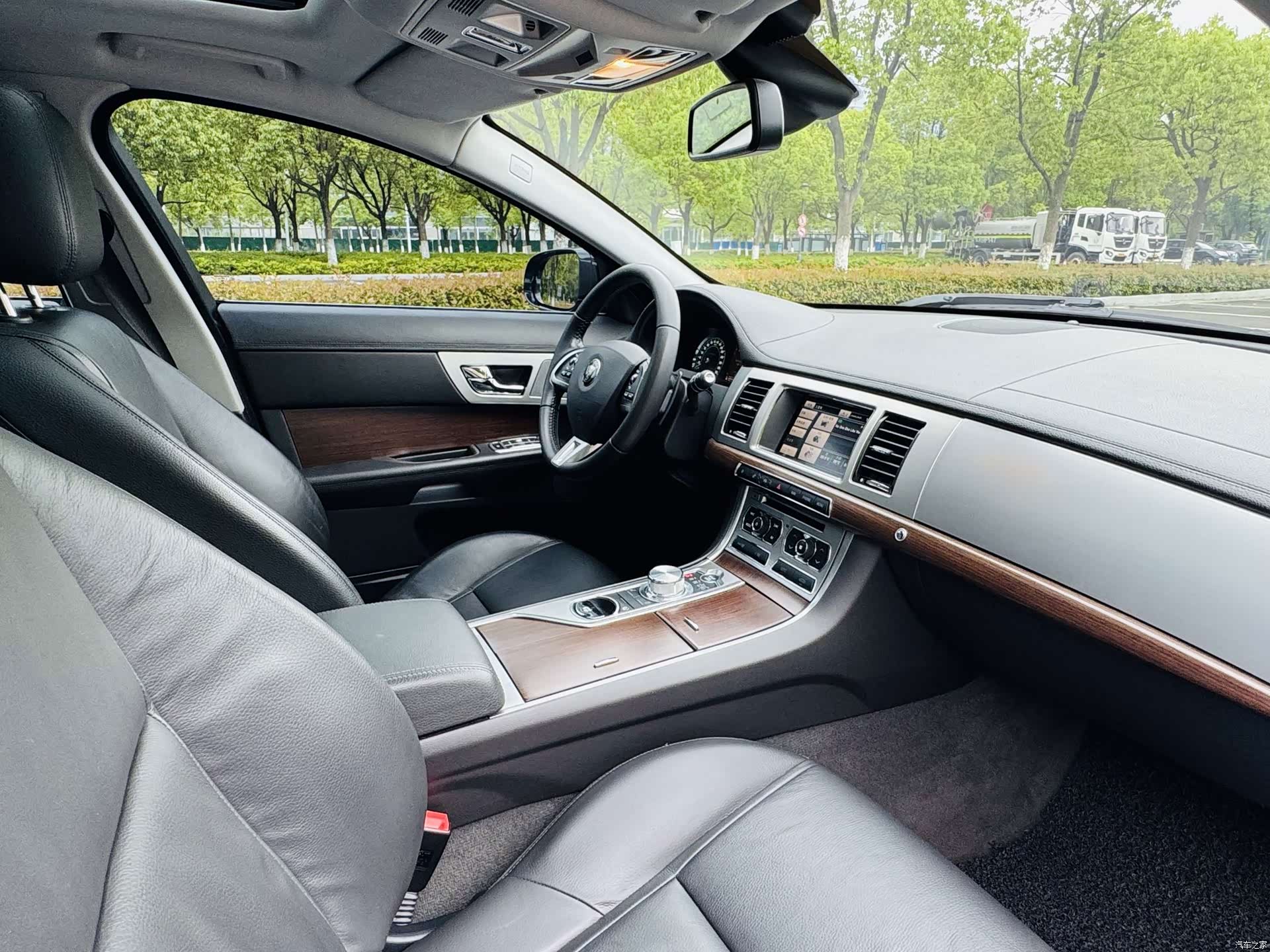 Jaguar XF, 2013 6