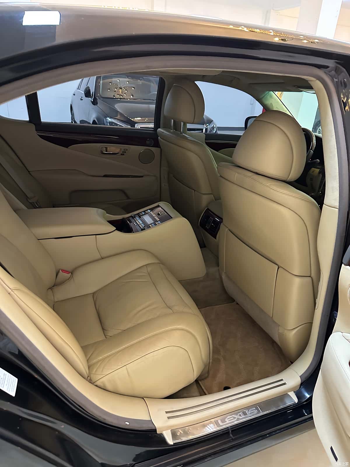 Lexus LS, 2007 7
