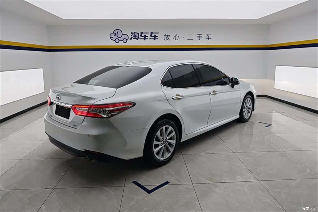 Toyota Camry, 2022 3