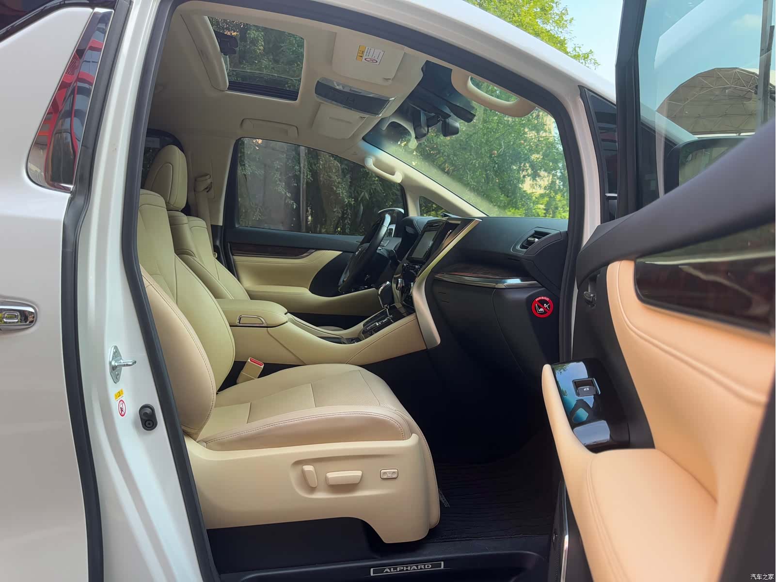 Toyota Alphard, 2019 все фото