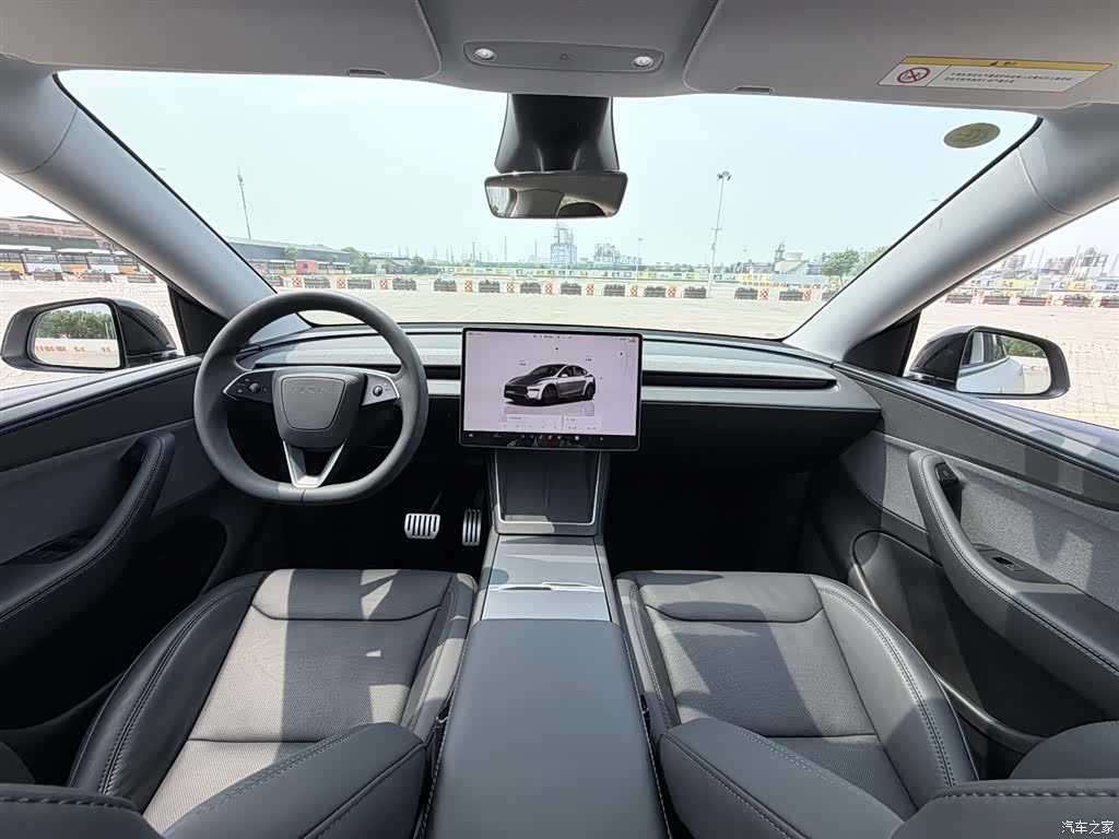 Tesla Model Y, 2025 4