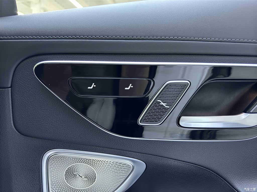 Mercedes-Benz C-Class, 2024 11