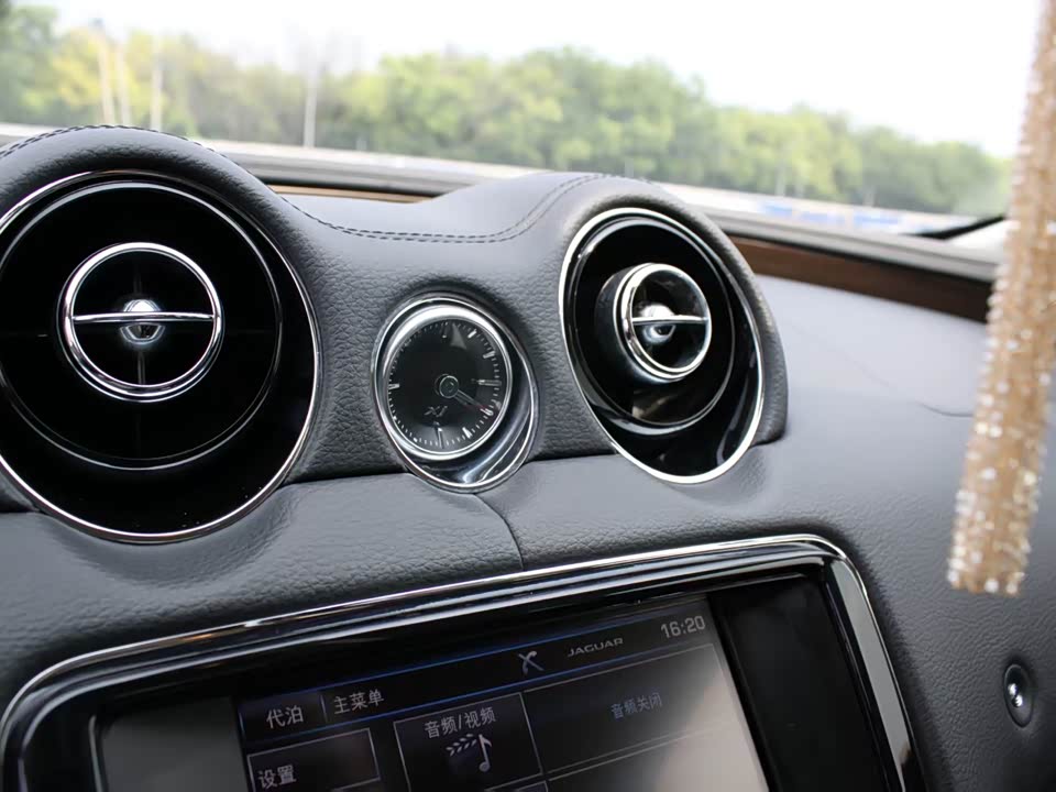 Jaguar XJ Jaguar XJ
