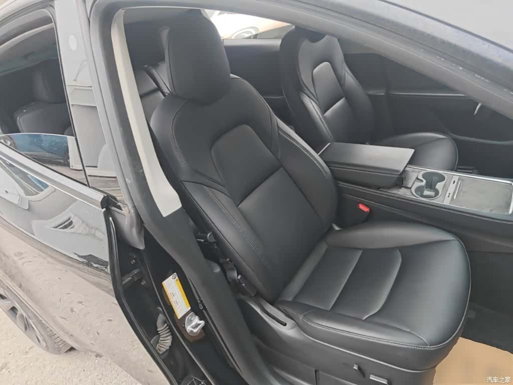 Tesla Model Y, 2022 25