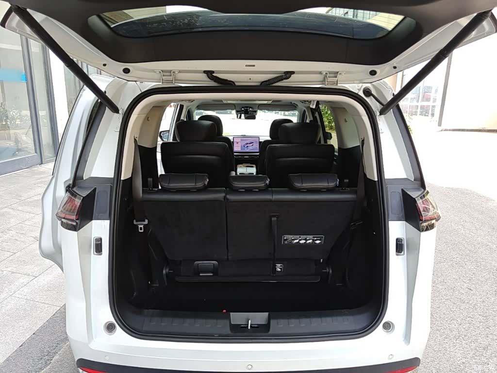 Trumpchi E8, 2024 19