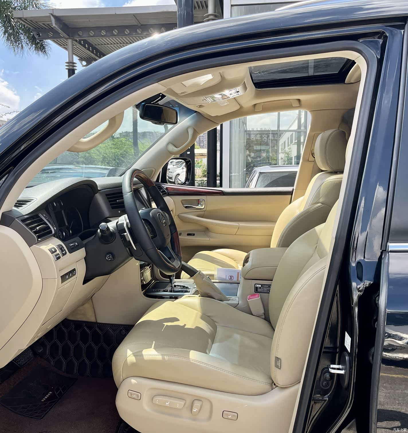 Lexus LX, 2011 7