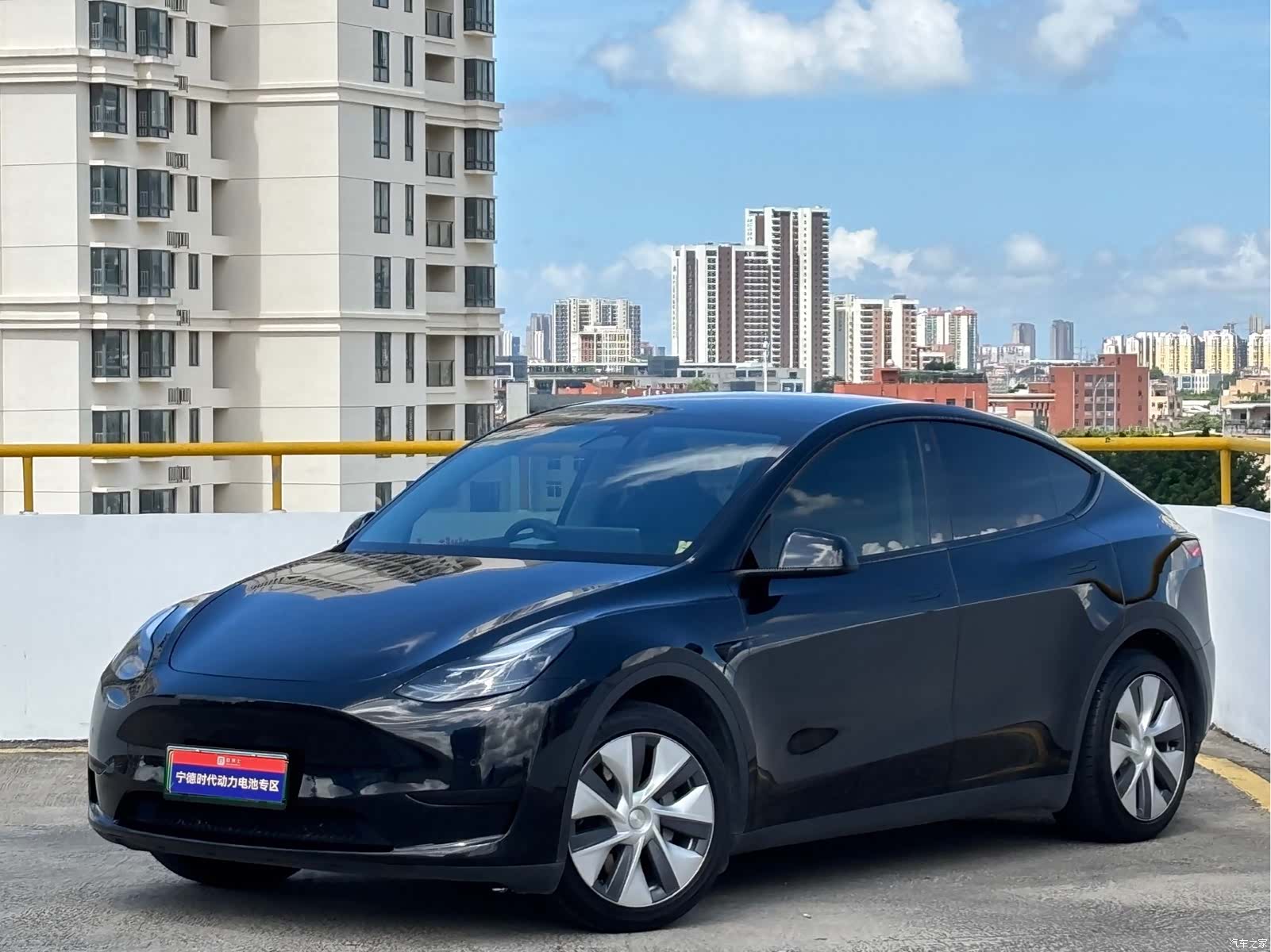 Tesla Model Y, 2023 1