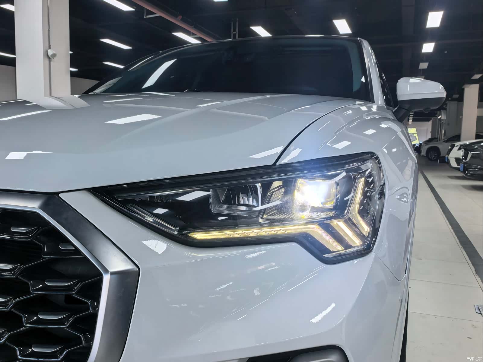 Audi Q3, 2023 4