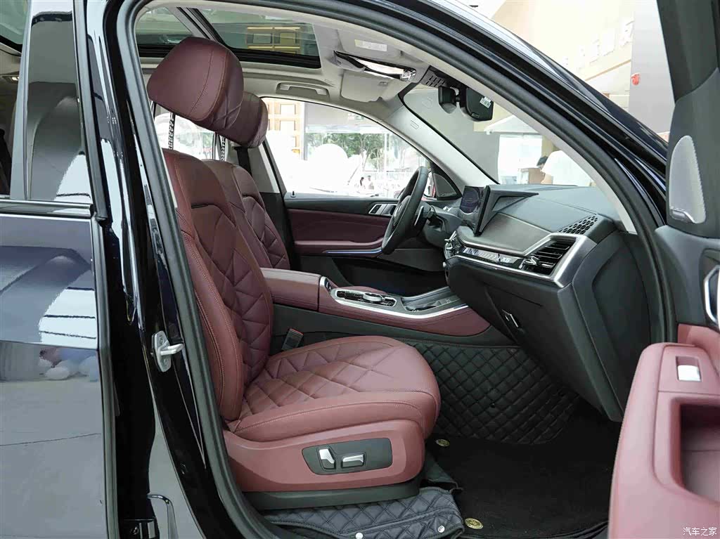 BMW X5, 2025 12