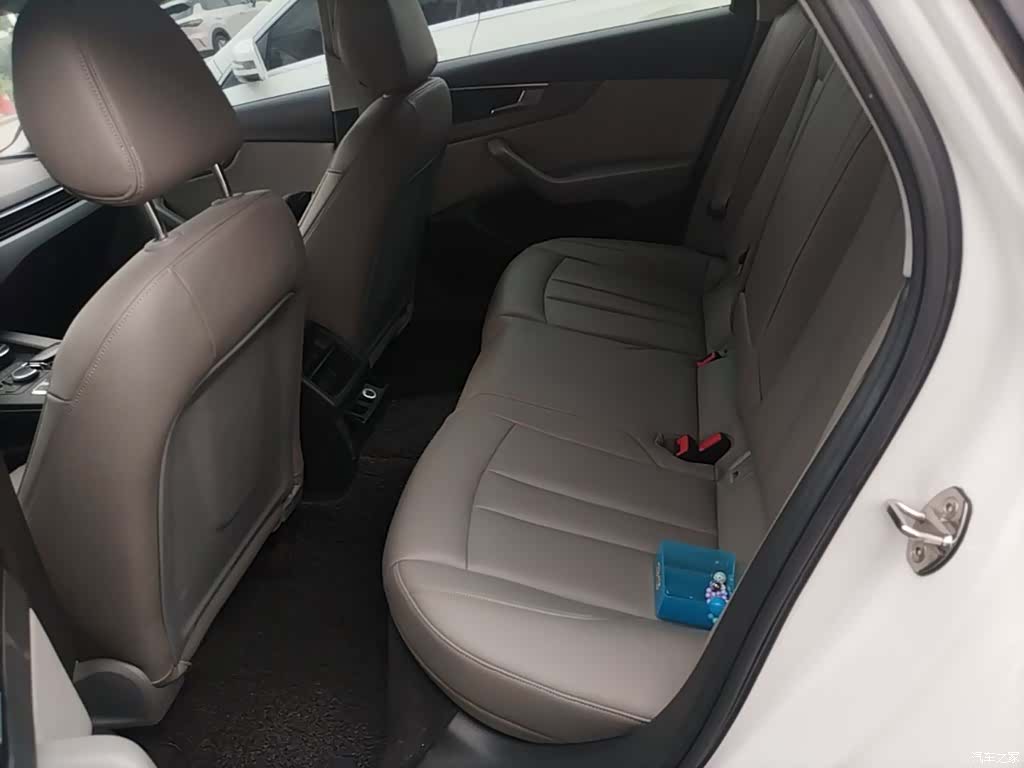 Audi A4L, 2018 17