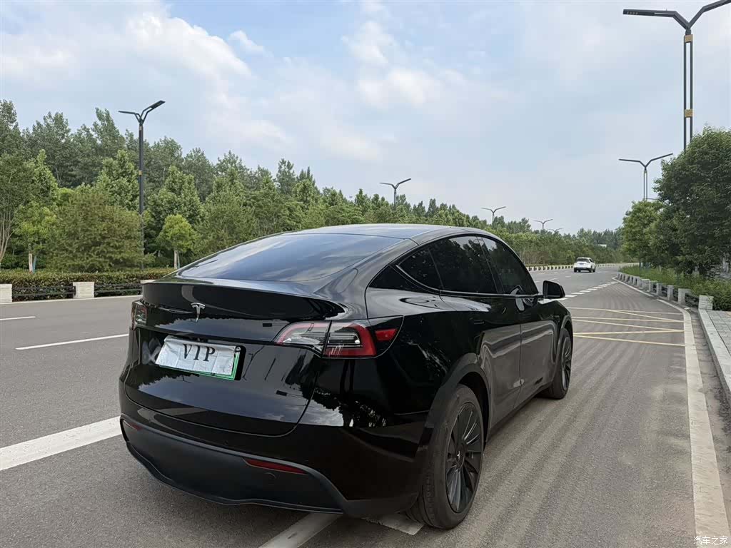 Tesla Model Y, 2023 9