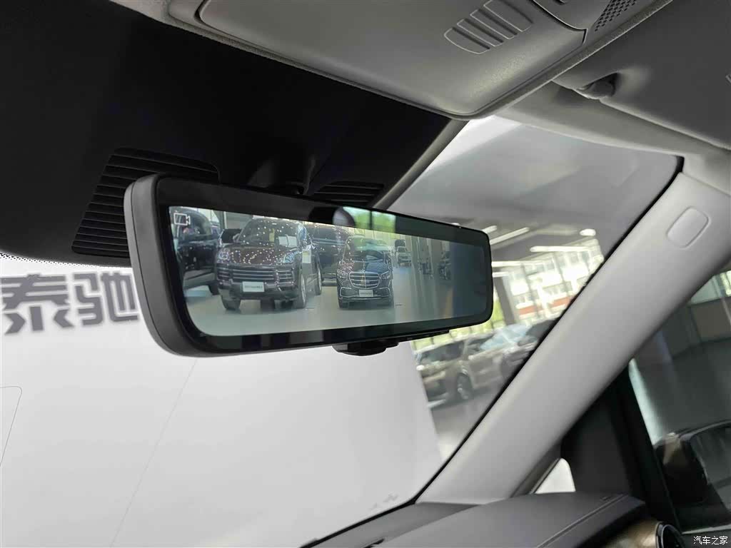 Mercedes-Benz V-Class, 2024 27