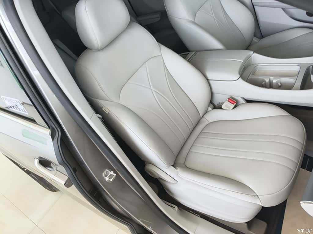 Roewe iMAX8, 2025 25