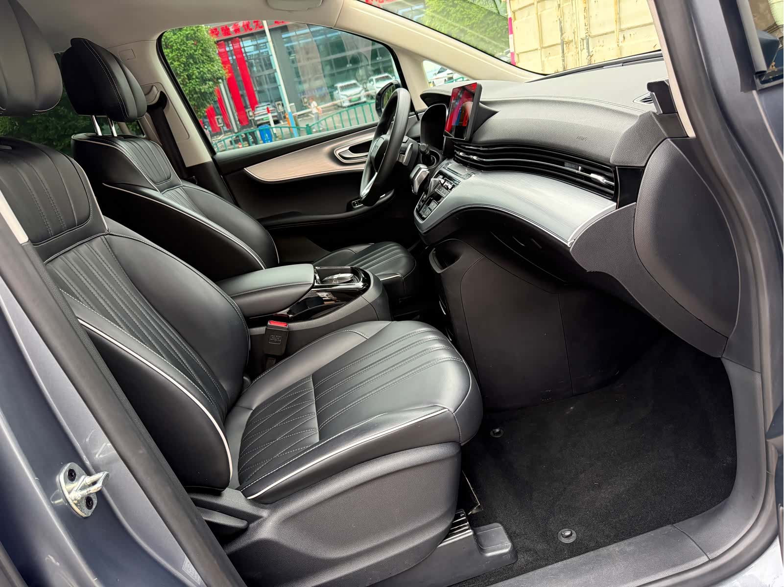 Roewe iMAX8, 2022 10