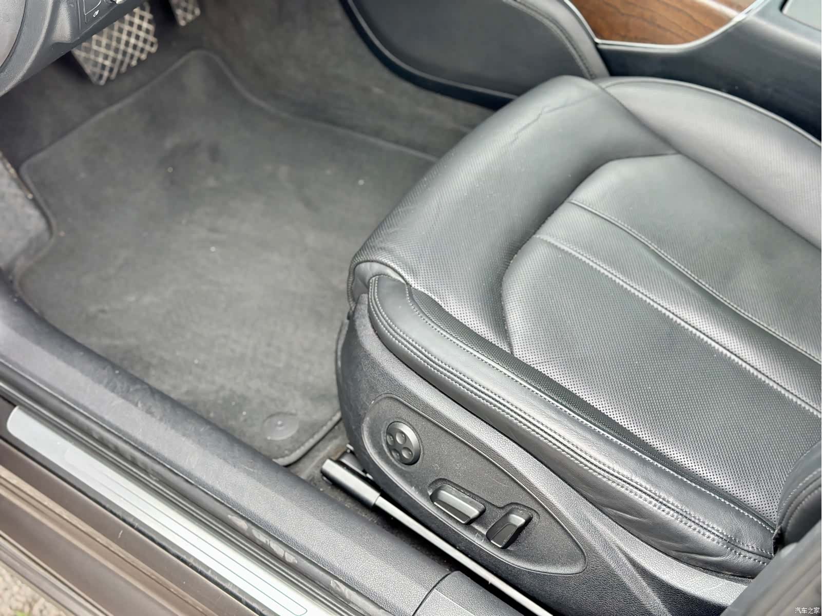 Audi A6L, 2012 22
