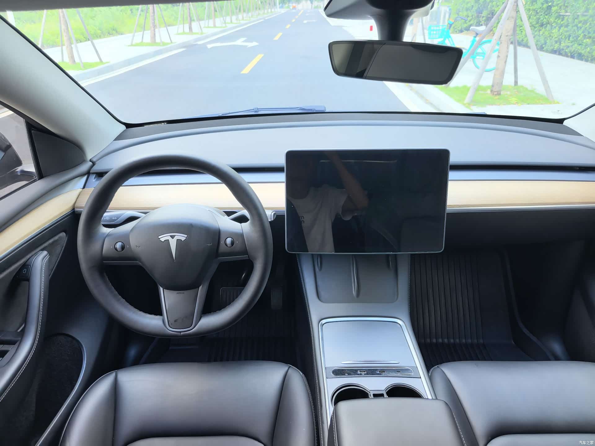Tesla Model Y, 2022 17