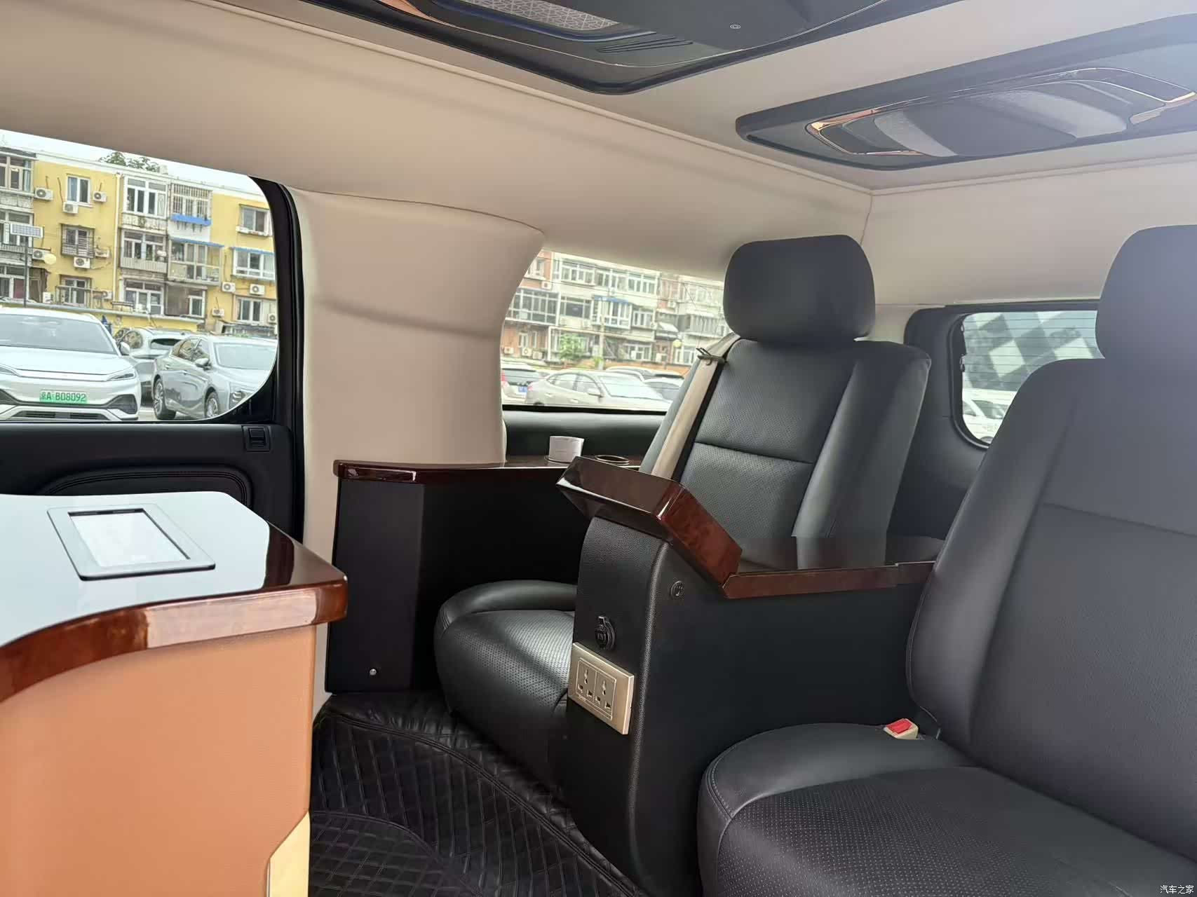 Cadillac Escalade, 2011 11